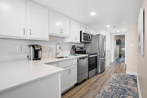 Fridge, microwave, stovetop, dishwasher
