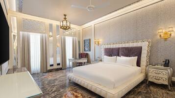 Junior Suite | 1 bedroom, desk, laptop workspace, soundproofing