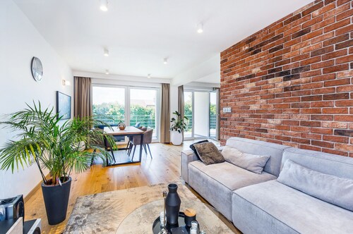 Krakow Villa Heaven with jaccuzi and gym.