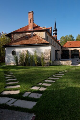 Studio duplex avec spa et cour privée