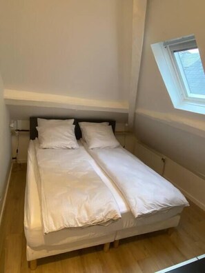 1 bedroom, iron/ironing board, travel cot, WiFi