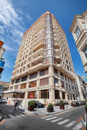Front of property - Leyla Apartmens 2 (Baku)