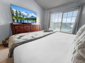 2 bedrooms, iron/ironing board, travel cot, free WiFi