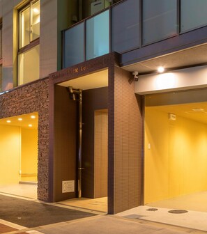 Property entrance - Shinkou House UE (Osaka)