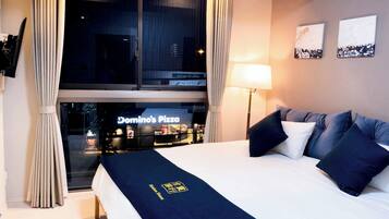 Apartamento luxo, 1 cama King, vista para a cidade | Roupas de cama premium, cofres nos quartos, individualmente decorados