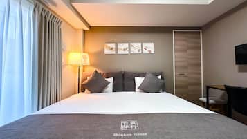 Superior Apartment, 1 King Bed, City View | Premium bedding, in-room safe, individually decorated