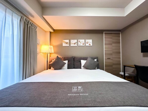 Superior Apartment, 1 King Bed, City View | Premium bedding, in-room safe, individually decorated - Shinkou House UE (Osaka)