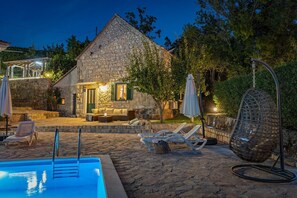 A heated pool - Hacienda Sylvia - secluded 4-bedroom villa with 45sqm heated pool (Studenci)