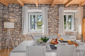 Dining - Hacienda Sylvia - secluded 4-bedroom villa with 45sqm heated pool (Studenci)