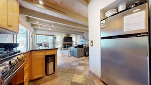 Condo, 3 Bedrooms | Private kitchen