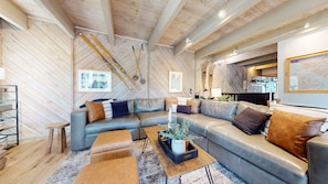 Condo, 3 Bedrooms | Living area