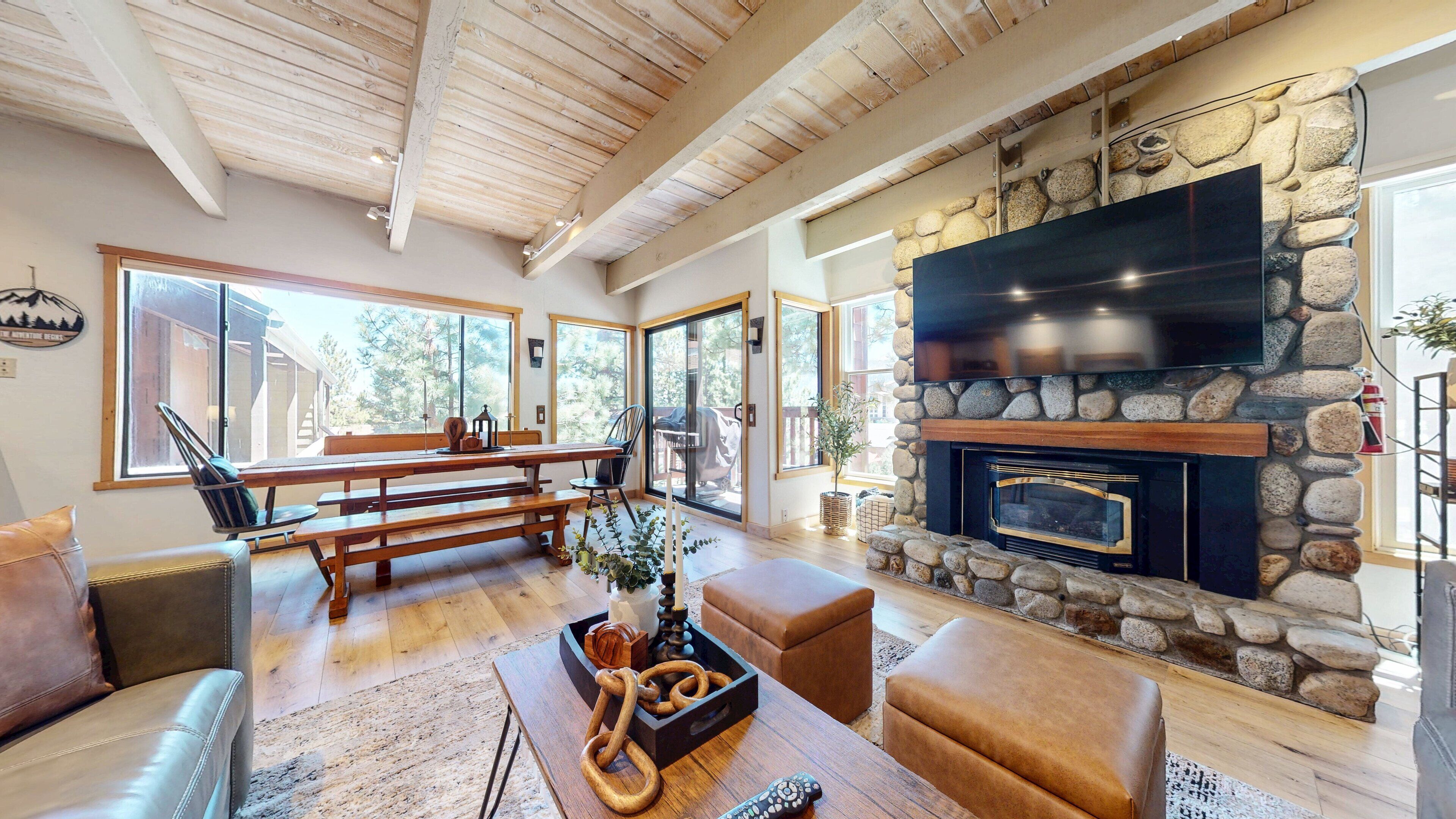 Condo, 3 Bedrooms | Living area | Smart TV, streaming services