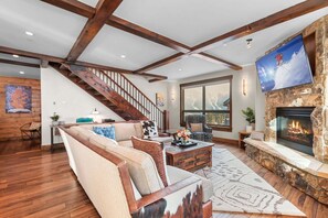 TV, fireplace - The Artisan Lodge ⛷ Ski In/Out 🔱 Gated ♨️ Rooftop Spa • $0 Cleaning & Pet Fee (Copper Mountain)