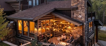 The Artisan Lodge ⛷ Ski In/Out 🔱 Gated ♨️ Rooftop Spa • $0 Cleaning & Pet Fee