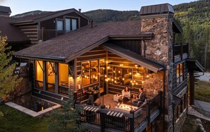 Terrace/patio - The Artisan Lodge ⛷ Ski In/Out 🔱 Gated ♨️ Rooftop Spa • $0 Cleaning & Pet Fee (Copper Mountain)