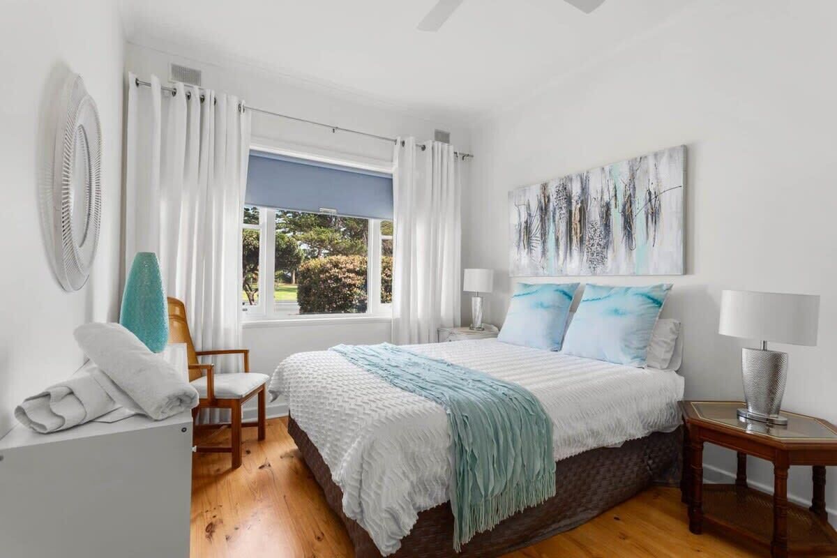 4 bedrooms, desk, travel cot, WiFi