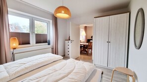 2 bedrooms, travel crib, free WiFi