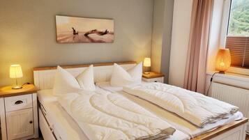 2 bedrooms, travel crib, free WiFi