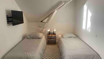 Iron/ironing board, WiFi