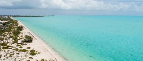 Chaises longues, serviettes de plage