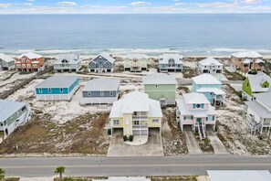 Exterior - Gorgeous beach getaway! Spacious 5 bd, 5 bath, with parking. (Gulf Shores)