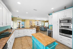 Fridge, microwave, oven, stovetop - Gorgeous beach getaway! Spacious 5 bd, 5 bath, with parking. (Gulf Shores)