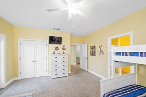 5 bedrooms, iron/ironing board, WiFi, bed sheets