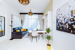 Living area - Waves - Chic Studio With Balcony Overlooking City Views (Dubai)