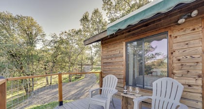 Cozy Central Point Bungalow on Working Winery!