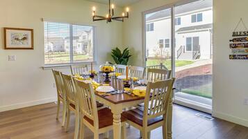 House (6 Bedrooms) | Interior