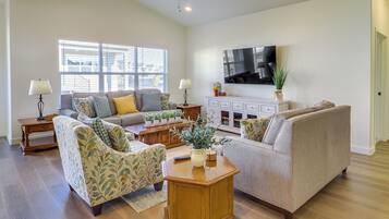 House (6 Bedrooms) | Front of property