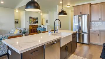 House (6 Bedrooms) | Interior