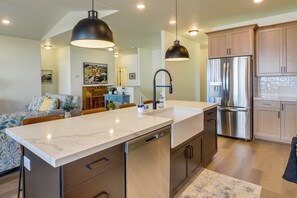 House (6 Bedrooms) | Interior - Modern Farmhouse in Herriman w/ Mountain Views! (Herriman)