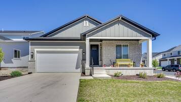 House (6 Bedrooms) | Interior