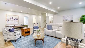 House (6 Bedrooms) | Interior