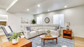 House (6 Bedrooms) | Interior