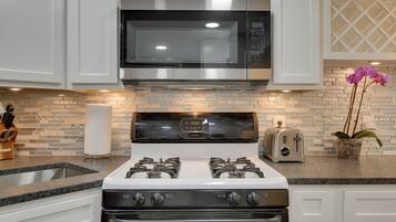 Apartment (0 Bedroom) | Bahagian dalam