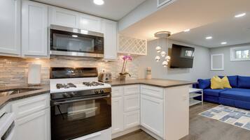 Apartment (0 Bedroom) | Interior