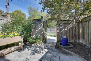 Interior - Convenient DC Studio Near Metro Stop! (Washington)