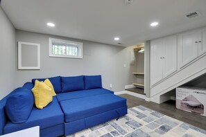 Interior - Convenient DC Studio Near Metro Stop! (Washington)