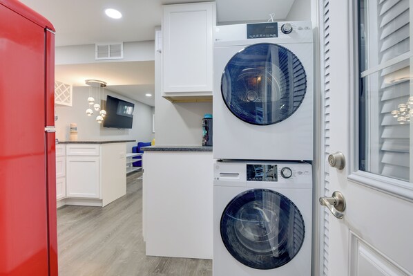 Interior - Convenient DC Studio Near Metro Stop! (Washington)