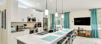 Palm Coast Home w/ Heated Pool: 3 Mi to Beach!