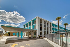 Exterior - Ideally Located Myrtle Beach Gem: Walk to Beach! (Myrtle Beach)