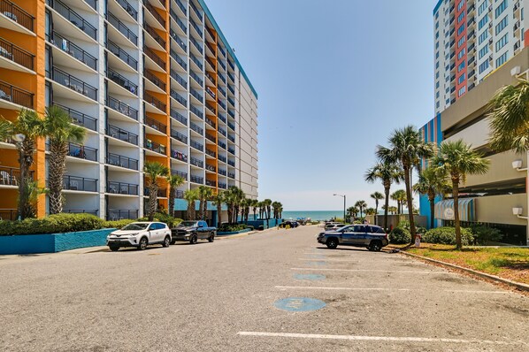 Property grounds - Ideally Located Myrtle Beach Gem: Walk to Beach! (Myrtle Beach)