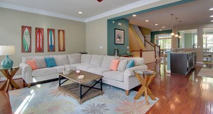 6 Mi to Rehoboth Beach: Townhome w/ Pool Access!