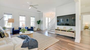 House (4 Bedrooms) | Front of property