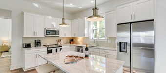 Florida Home - Grill & Pool Table, Walk to Beach