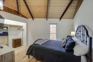 House (4 Bedrooms) | Interior - Beech Mountain Cabin w/ Hot Tub: 1 Mi to Slopes! (Banner Elk)