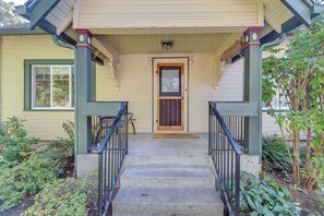 Interior - Cozy Grants Pass Home ~ 9 Mi to Rogue River Access (Grants Pass)