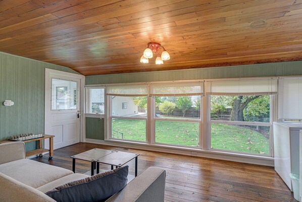 House (2 Bedrooms) | Interior - Cozy Grants Pass Home ~ 9 Mi to Rogue River Access (Grants Pass)